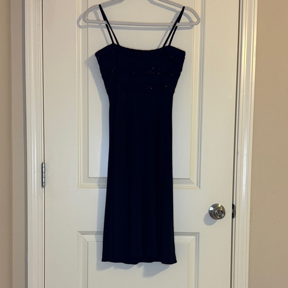 Elegant Black Dress with Sheer Overlay - Picture 5 of 7